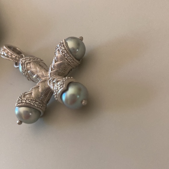 Judith Ripka Sterling Braided Berge & Cultured Cross enhancer - Picture 5 of 5